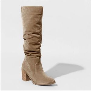WOMEN’S LAINEE HEALED SCRUNCH BOOTS-UNIVERSAL THREAD TAUPE 10